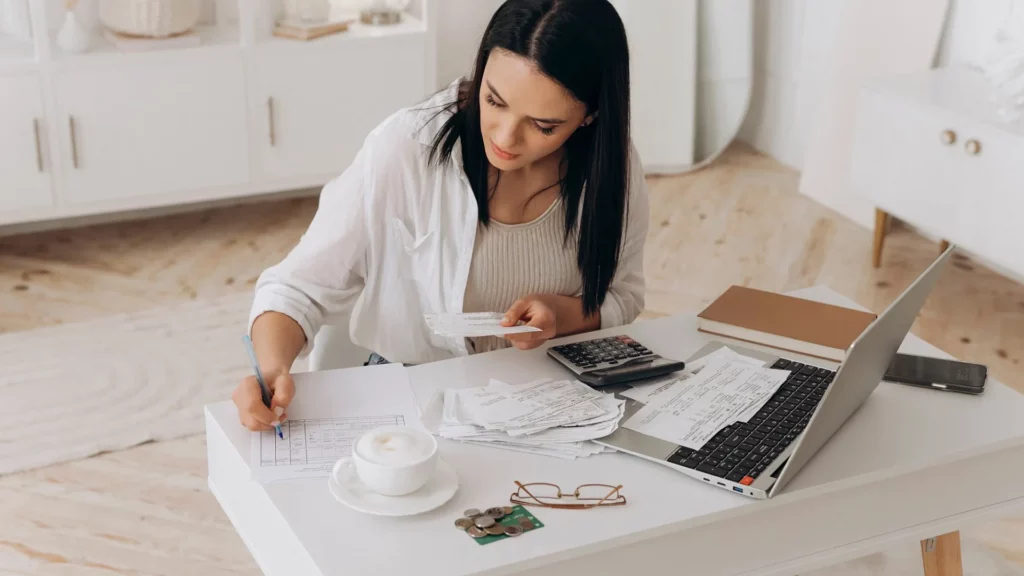 autonomo de ourense revisando facturas y deudas