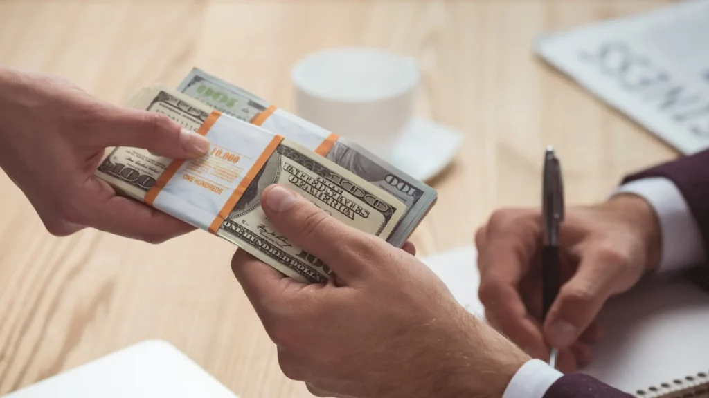 persona a la que le quitan el dinero de su nomina